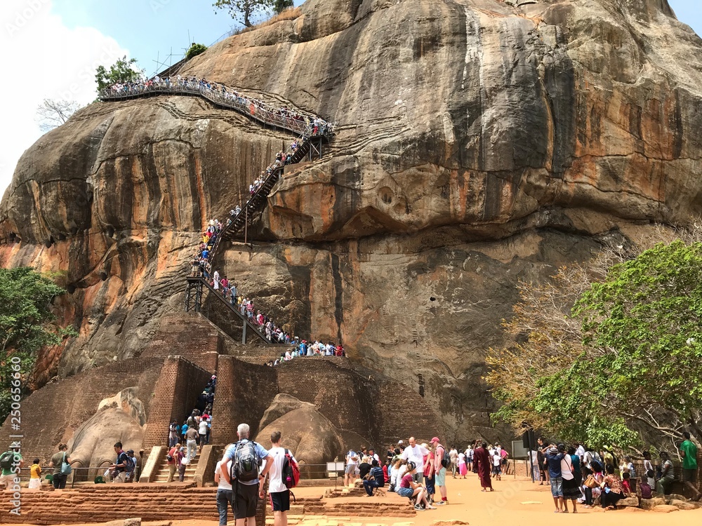 sigiriya rock climbing (2)